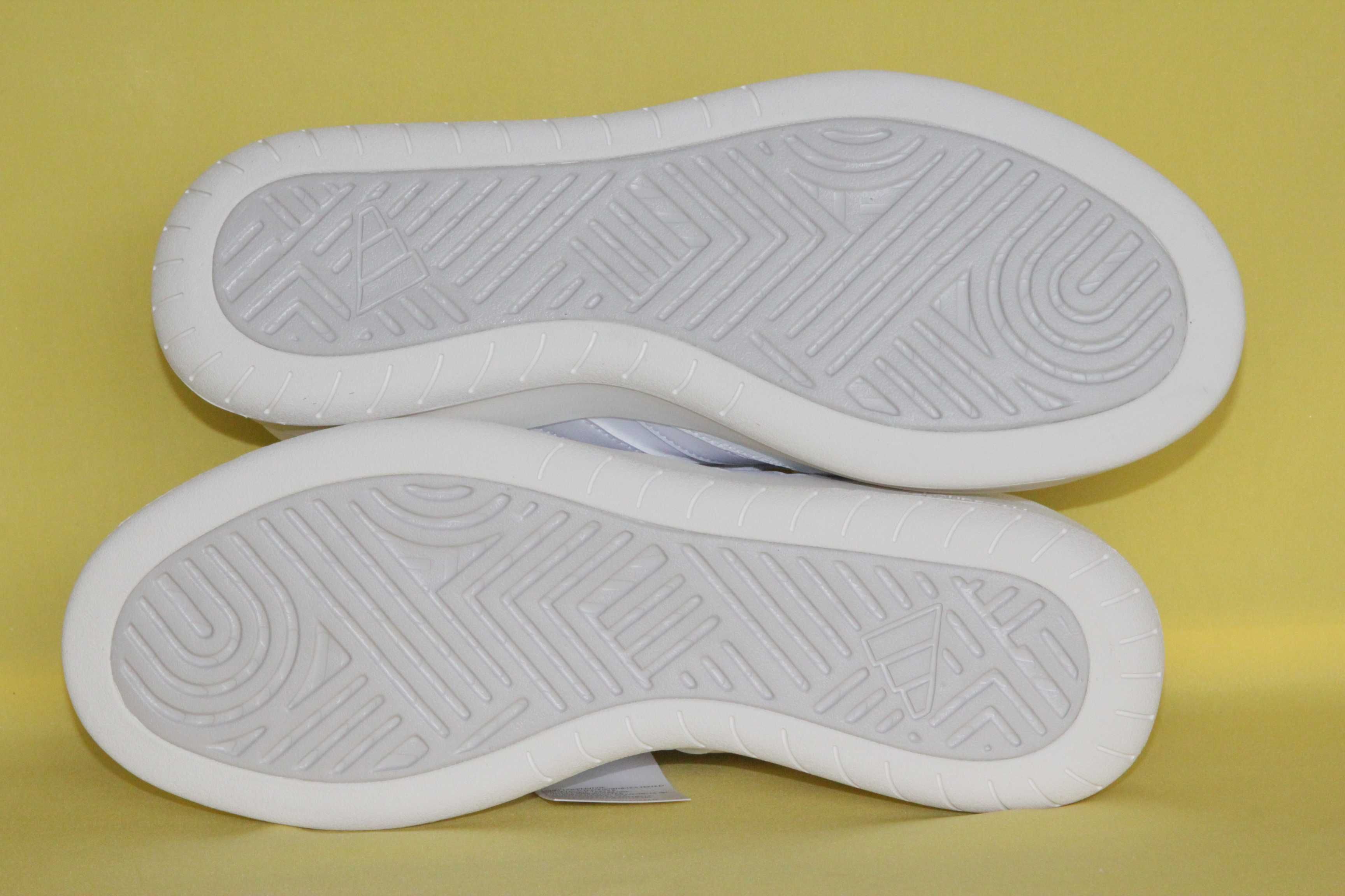 Кроссовки женские Adidas, размер 42