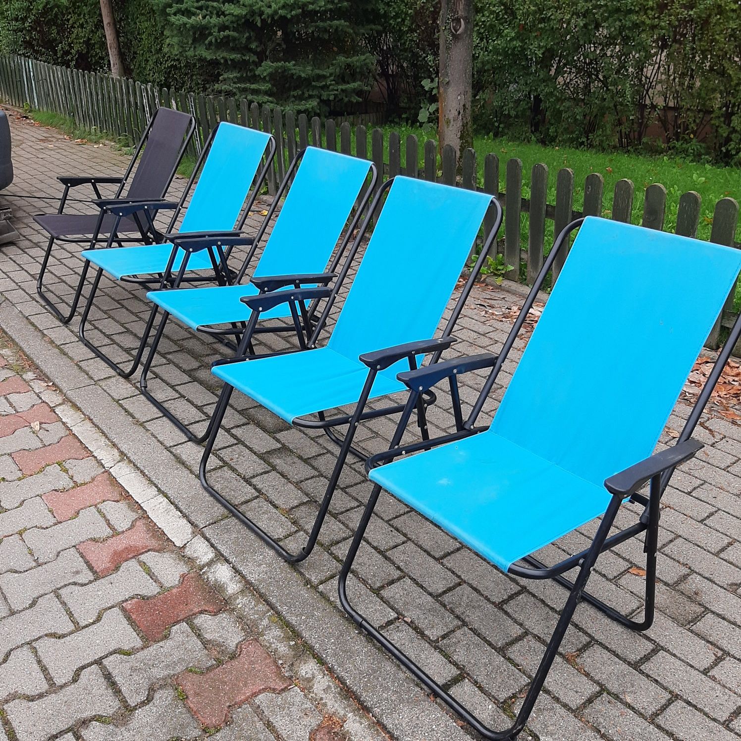 Krzesła/fotele turystyczne 4 niebieskie  i 1 szare