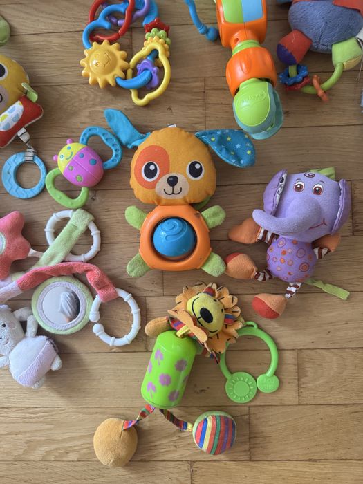 Підвісні іграшки для немовля
