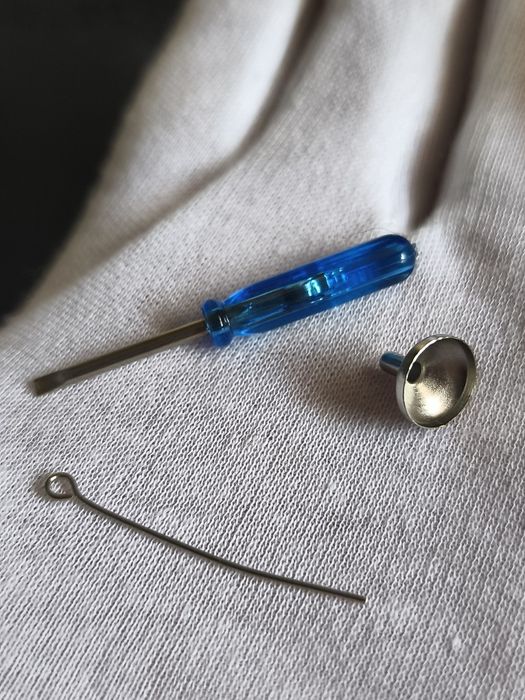 Colar com depósito secreto em aço inoxidável Novo.