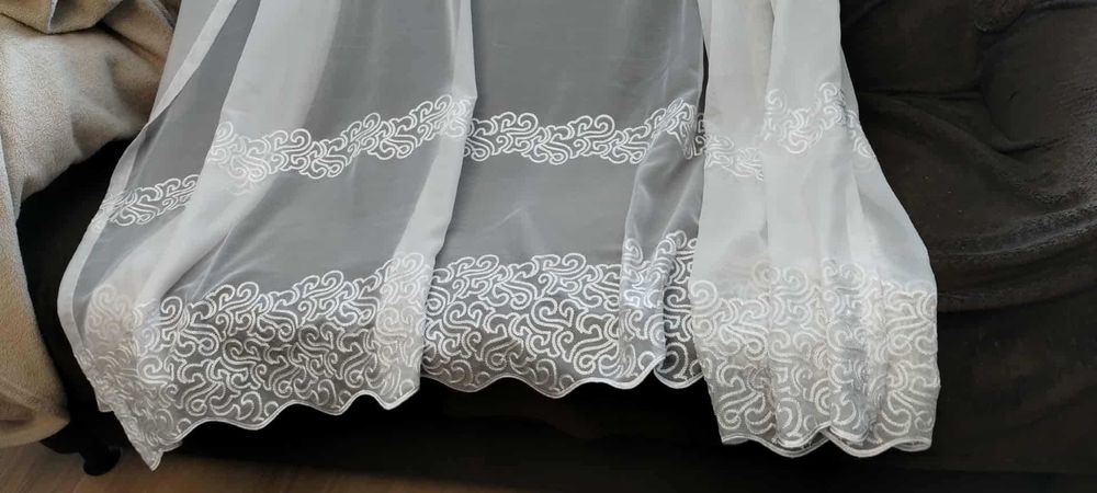 Firanka biała na taśmie marszczącej