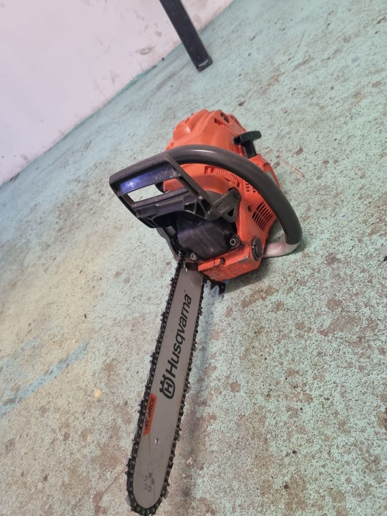 Wynajem Pilarka Husqvarna 555 o mocy 4,2KM