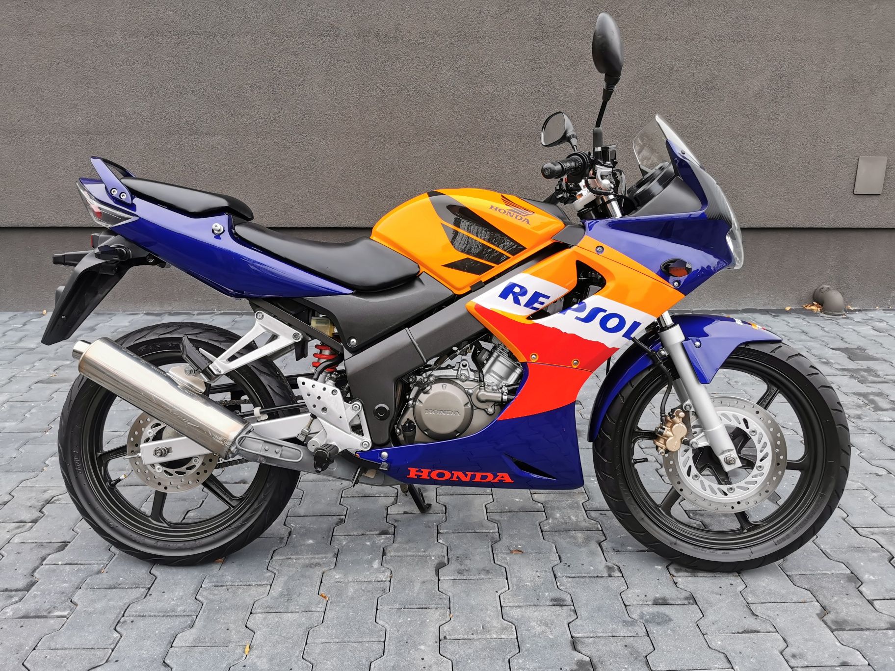 Honda CBR 125 Repsol Raty, Transport