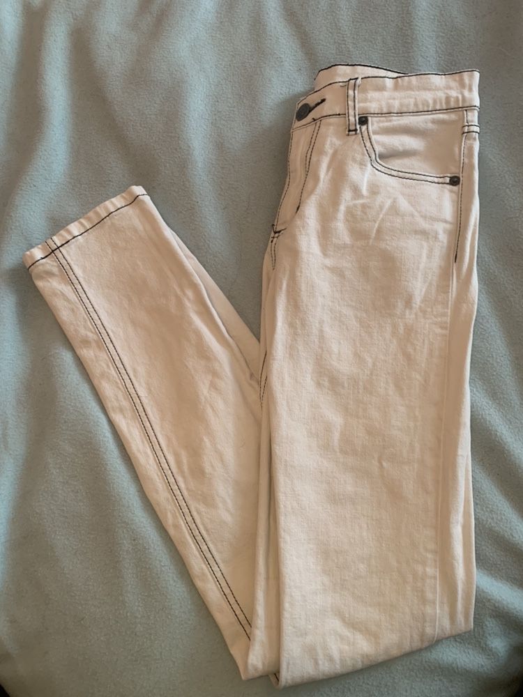 Białe spodnie rurki cheap monday 27/34 damskie ubrania rurki opener