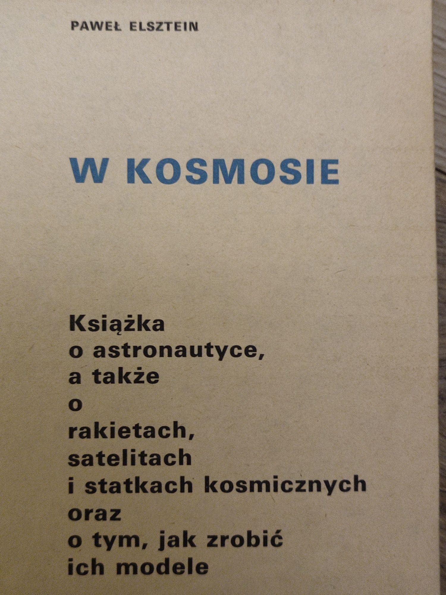 W kosmosie Paweł Elsztein modele rakiety satelity