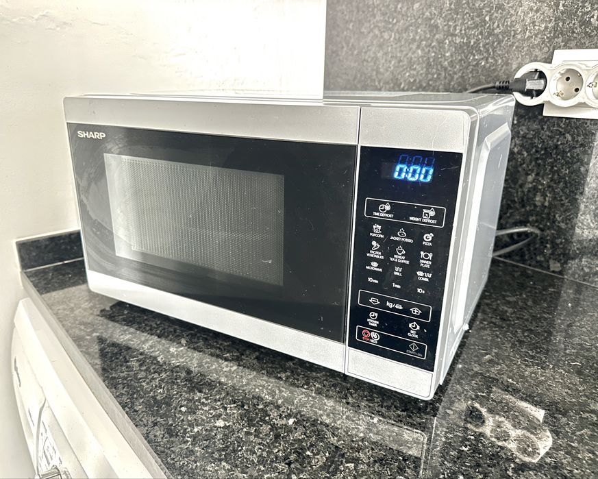 Micro-ondas SHARP YC-MG02ES (20 L - Com Grill)