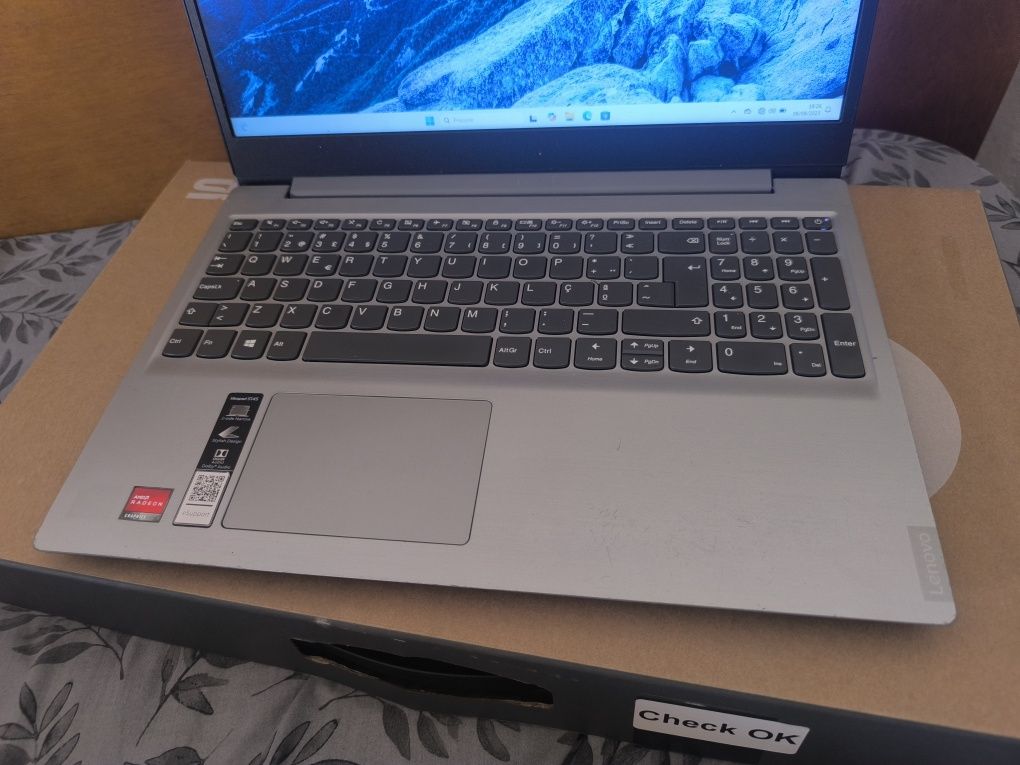 Portátil Lenovo ryyzen 5 8gb 512ssd