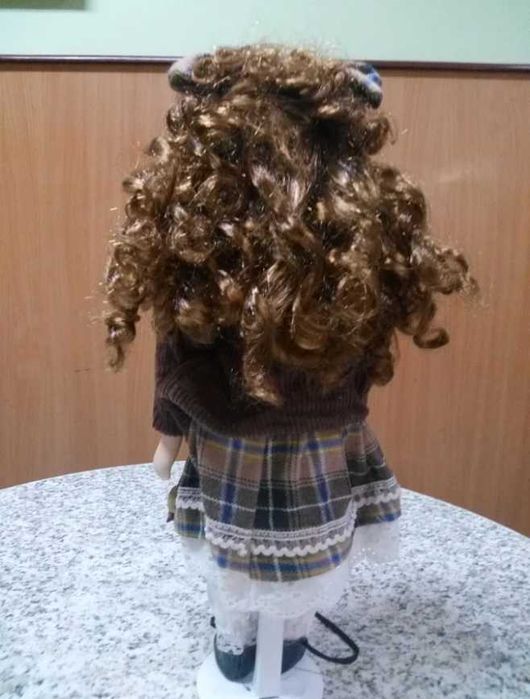 Boneca de porcelana da coleção Classique