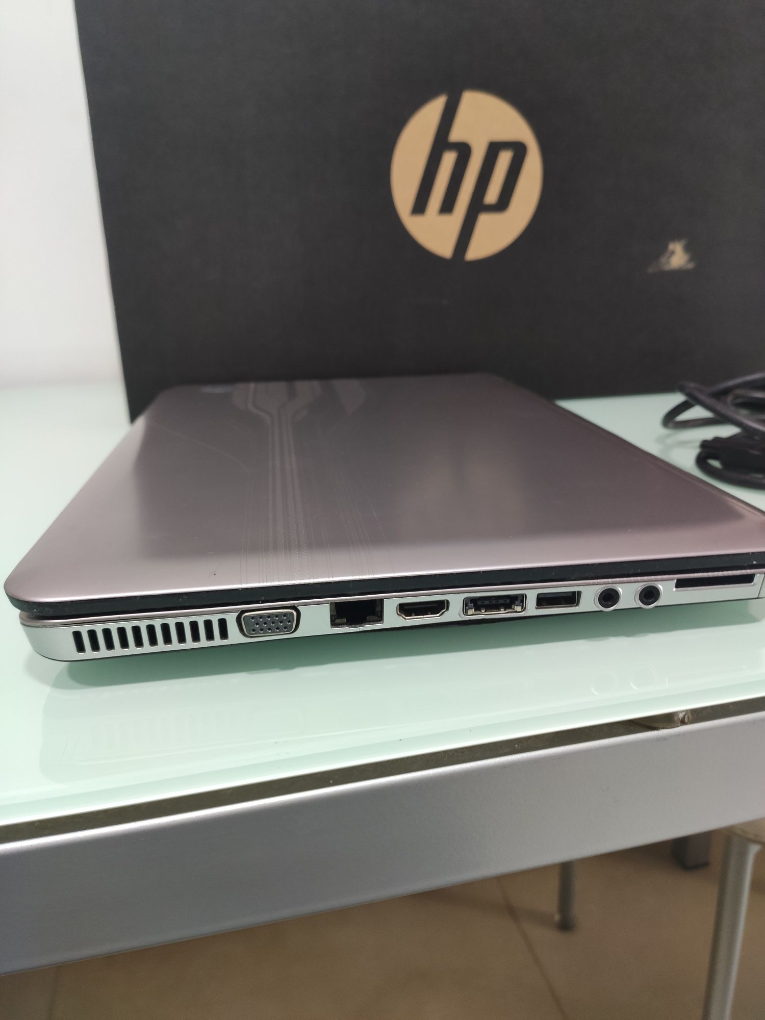 Portátil HP - i5 / 8Gb / SSD 240Gb com caixa original