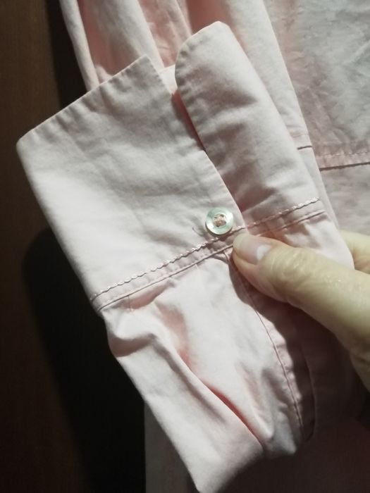 Camisa ESCADA SPORT
Cor : Salmão claro
Tamanho: 36

Muito bonita
Marca