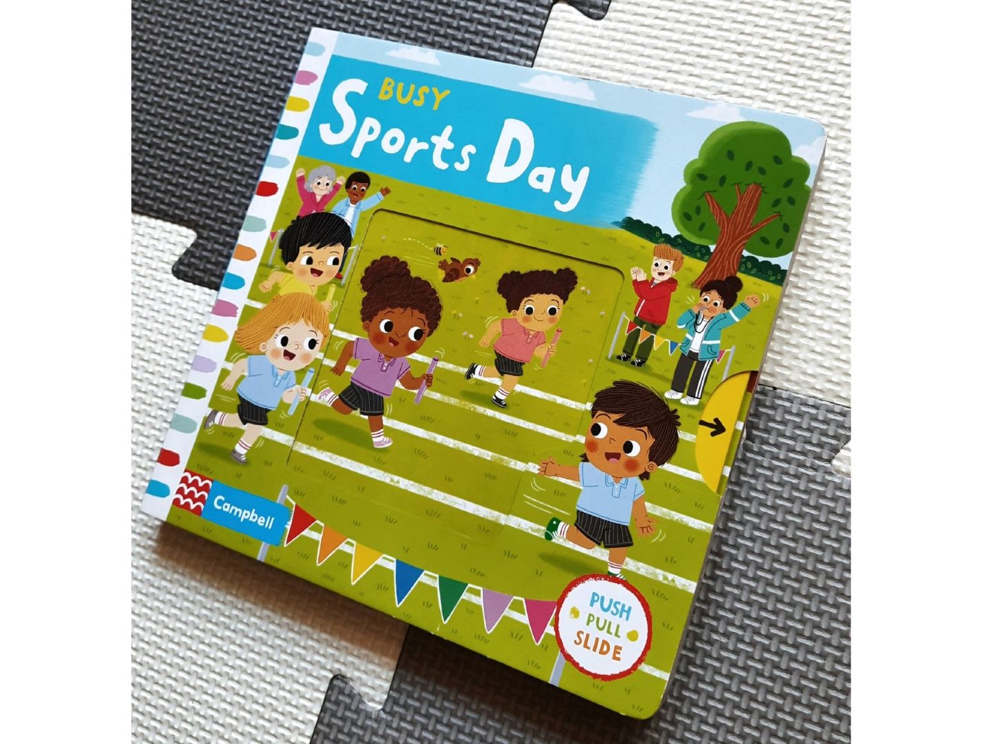 Busy Sports Day książeczka po angielsku z ruchomymi elementami