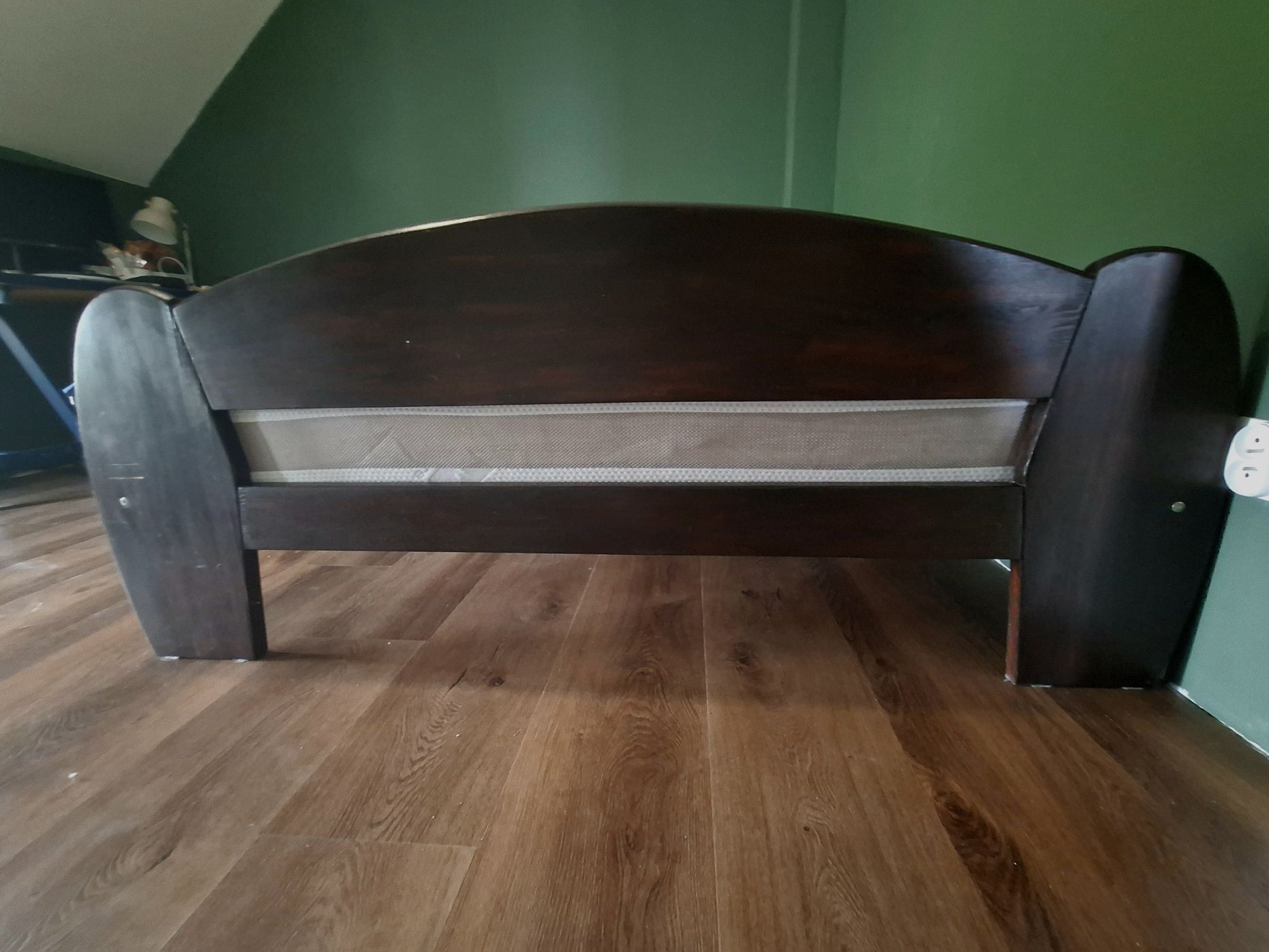 Drewniane łóżko 140x200