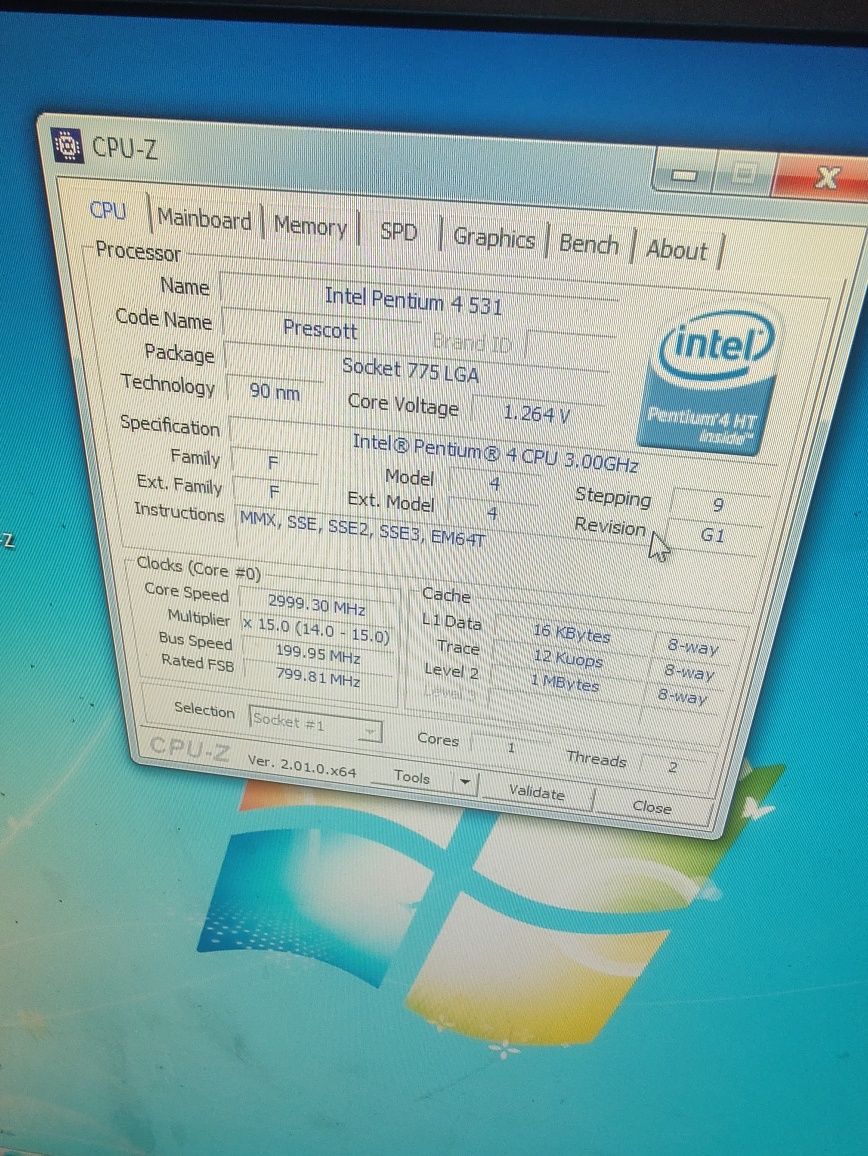 Komputer Pentium 4 531 3 GHz windows 7 Ssd 120 GB ,400 Hdd 1.5 GB RAM