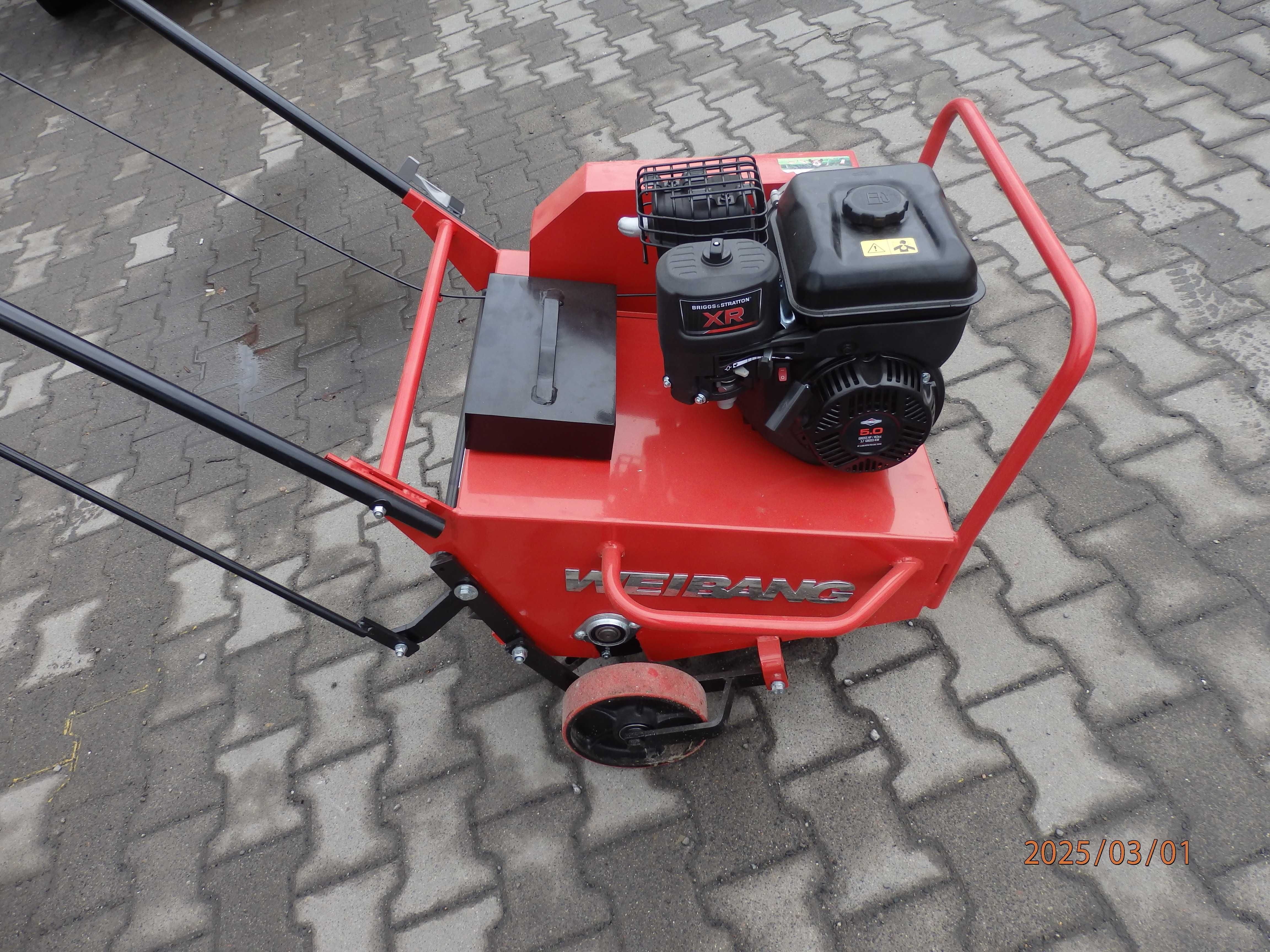 Wynajem Aerator rurkowy WEIBANG aeracja napowietrzanie trawy
