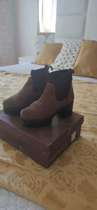 Botas Seaside castanhas e pretas