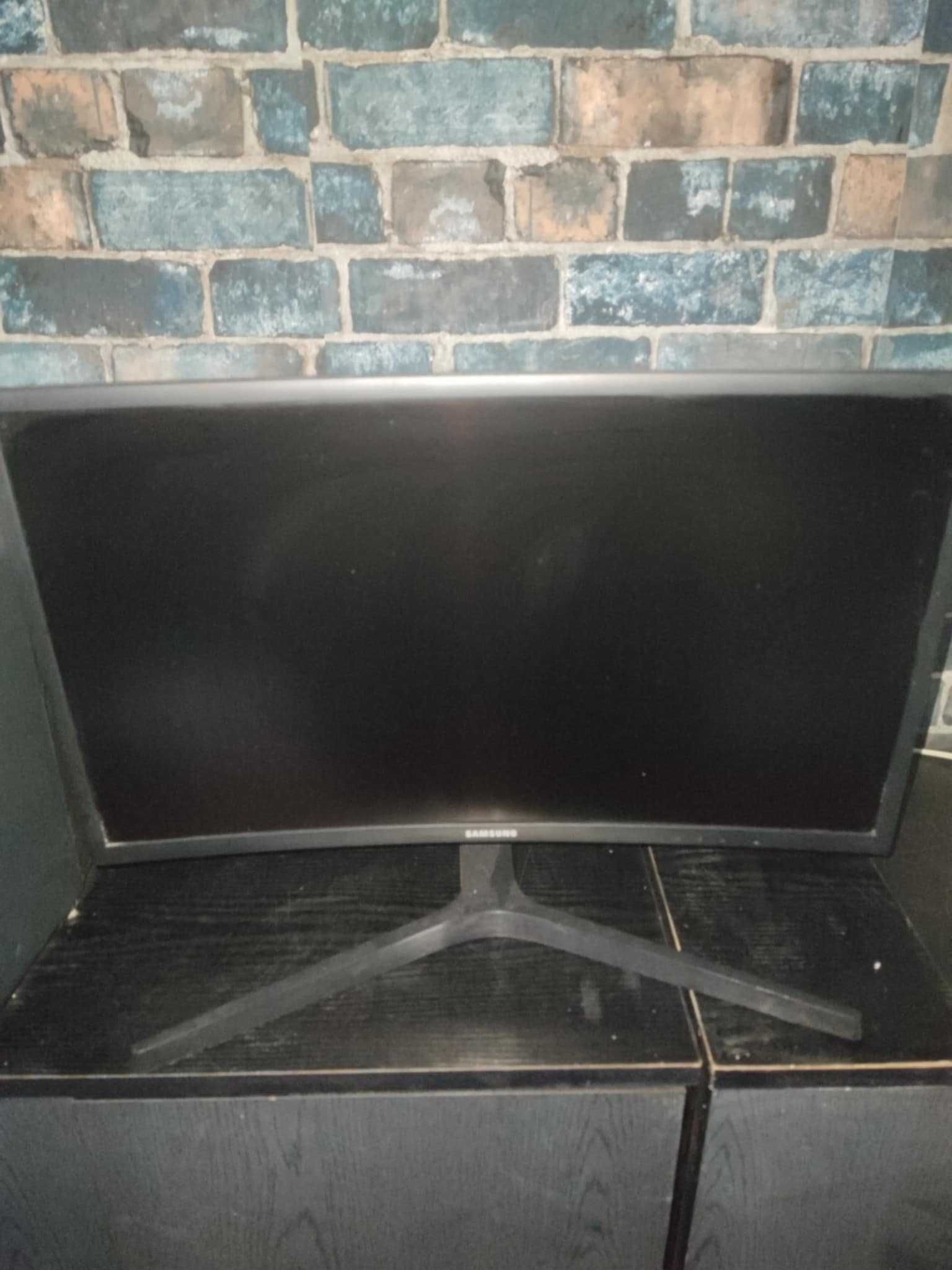 Monitor SAMSUNG C24FG73FQU 23.8" 1920x1080px 144Hz 1 ms Curved