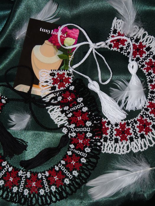 Силянка з бісеру, чорна/біла