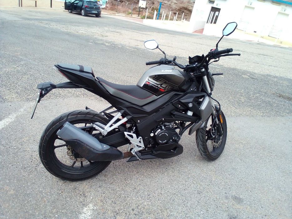 UM Xtreet 125cc rs