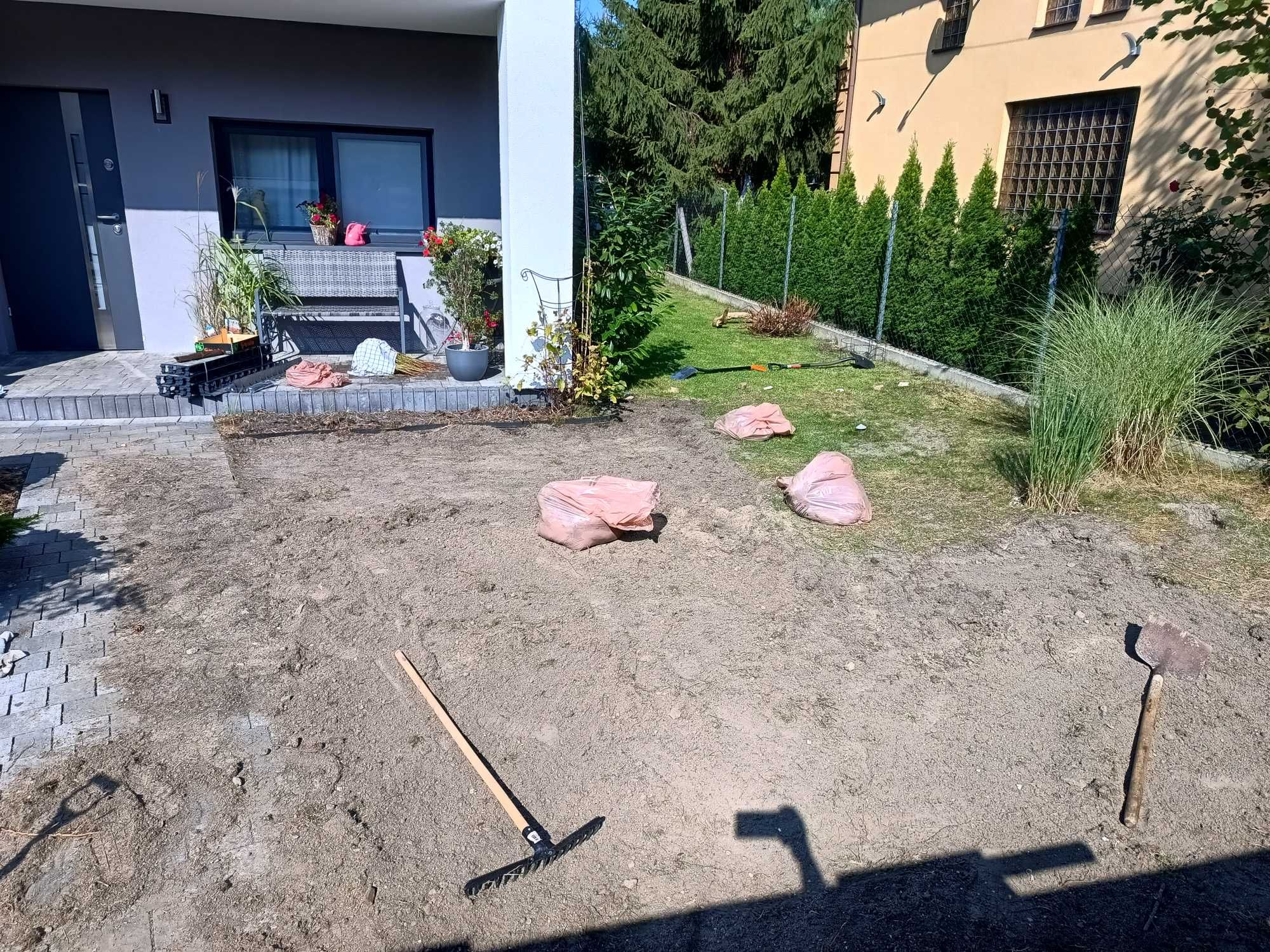 Zakładanie trawników z rolki i sianych