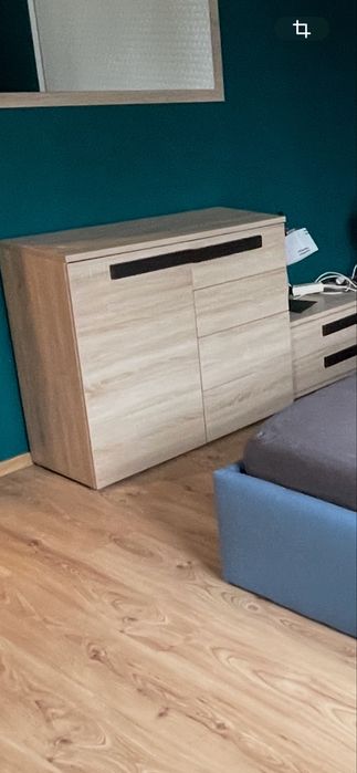 Komoda w kolorze jasnego drewna