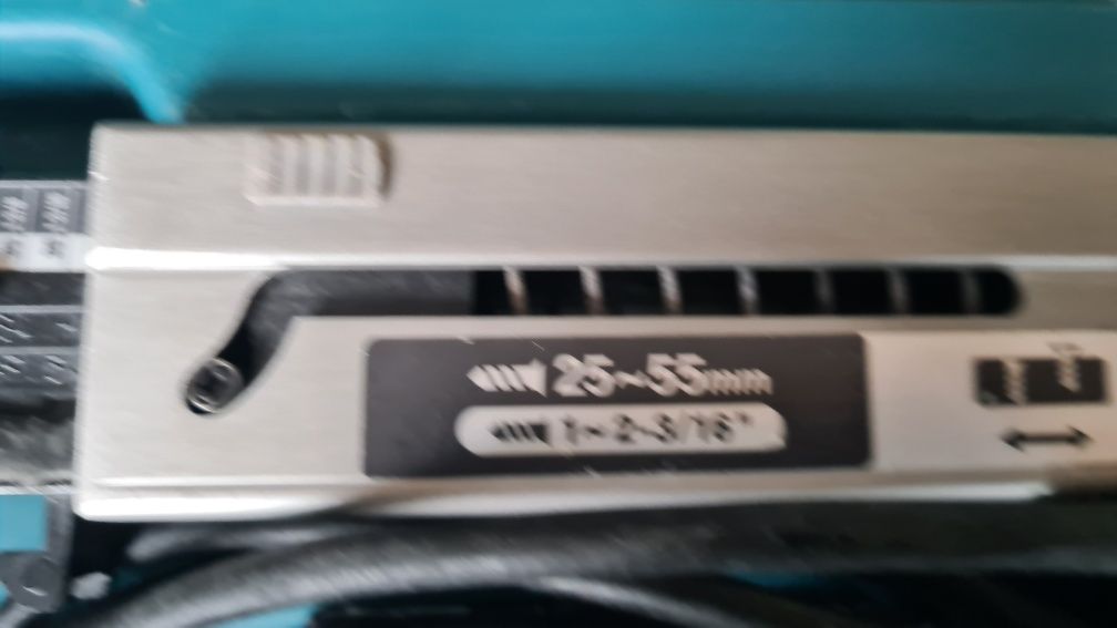 Makita 6842 wkrętarka z magazynkiem prawie nowa