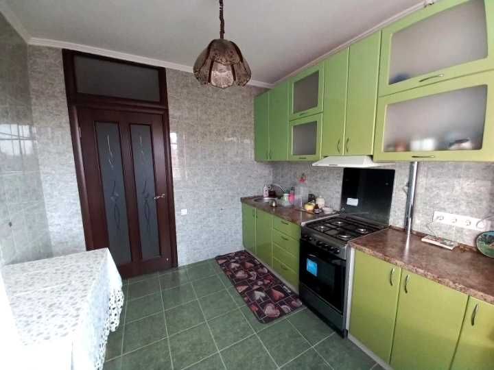 Срочно продам 3х комн кв район м Дворец Спорта 5/9 с ремонтом, меб