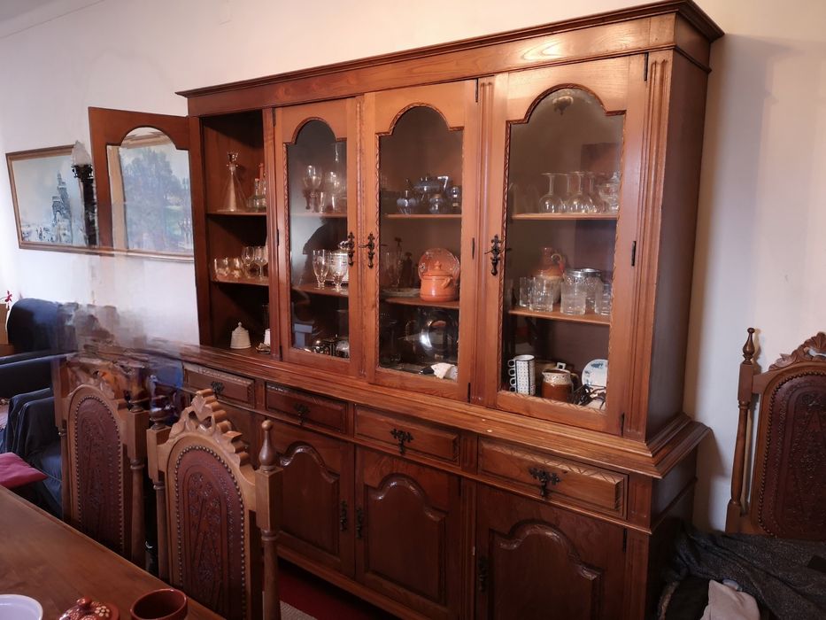 Aparador e cristaleira