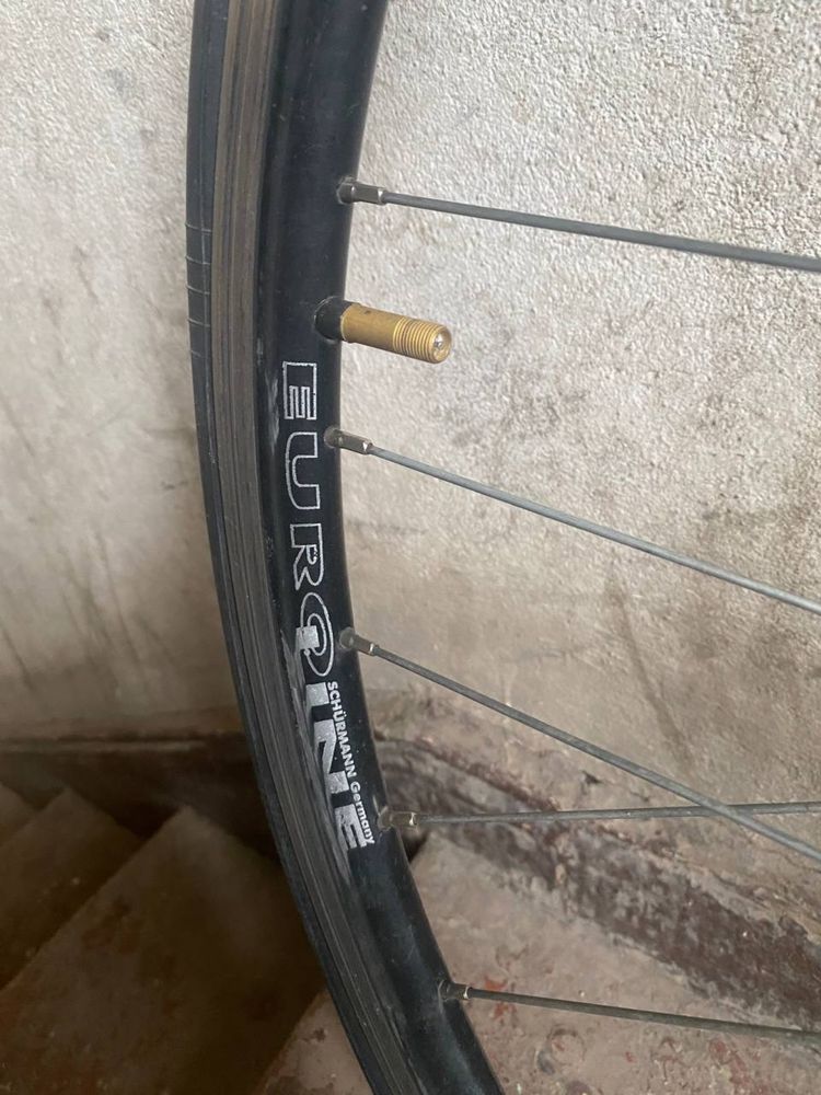 Koło przednie z piastą dynamo Shimano DH-3N31-NT
