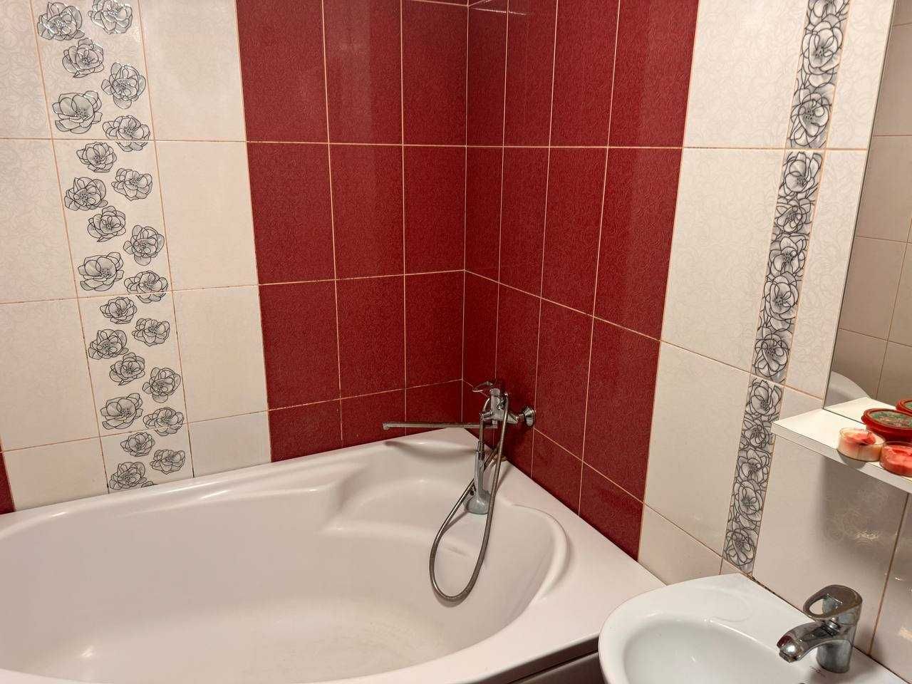 Продам 2 комн квартиру пр. Богдана Хмельницького 45