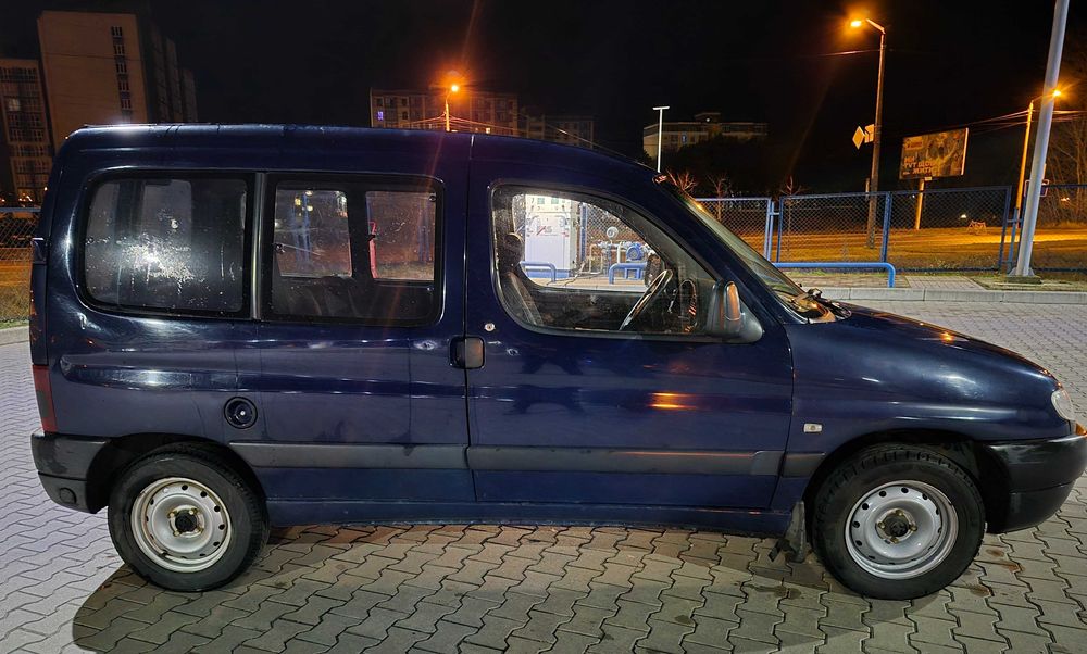 Автомобіль Peugeot Partner  заводський пассажир!