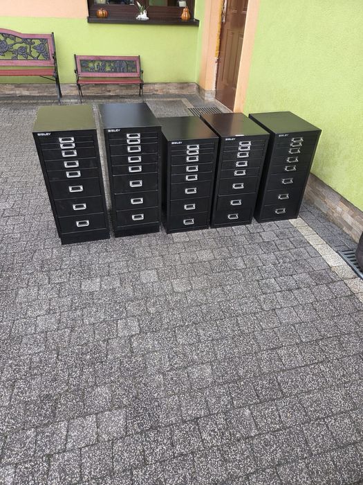 Szafki metalowe Bisley na 8 szfulad