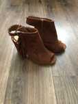 Buty damskie na obcasie.