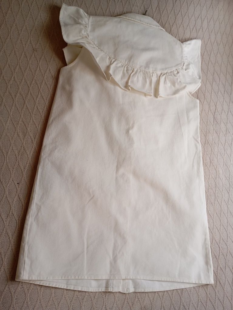 ZARA L-XL kremowa prosta sukienka z diagonalu z falbankami