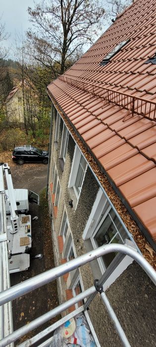 Przycinanie drzew , naprawy dekarskie, montaż i demontaz banerów rekla