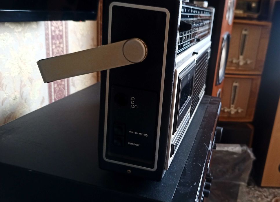 Вінтажна магнітола TELEFUNKEN BAJAZZO CR 1000