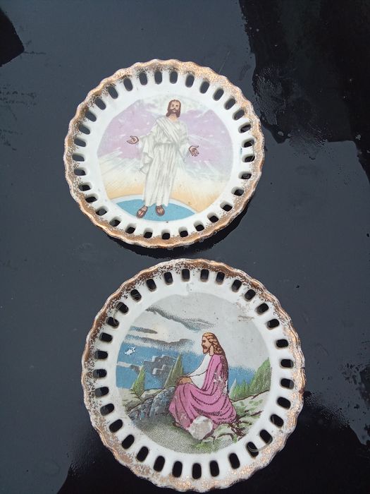 Dois pires japoneses com Jesus. Moldura com Nossa Senhora