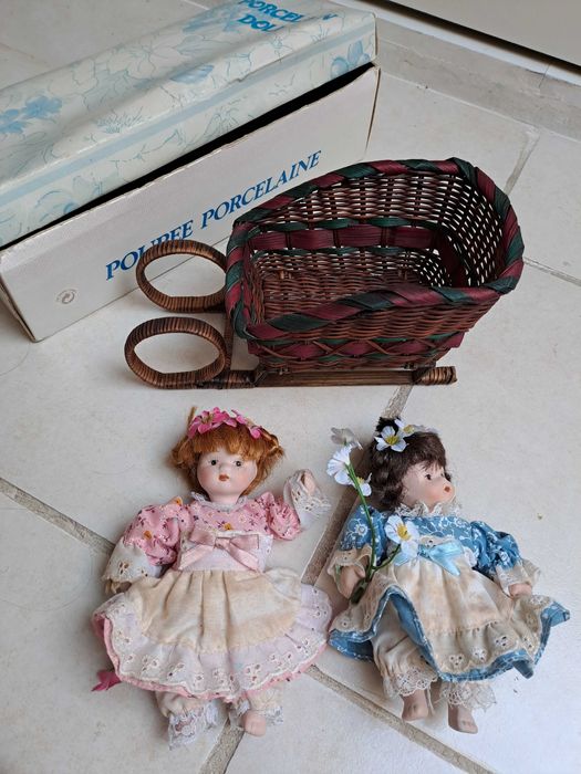 Trenó + bonecas de porcelana!