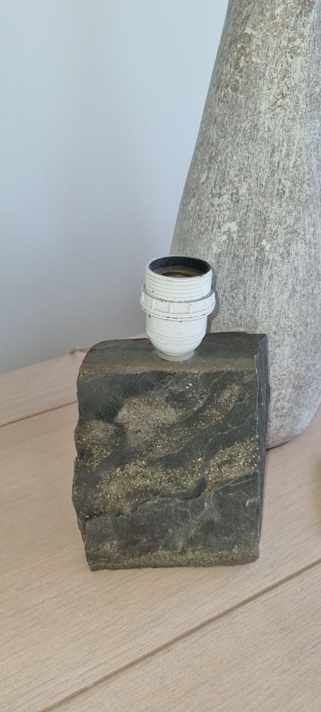 Lampa z kamienia