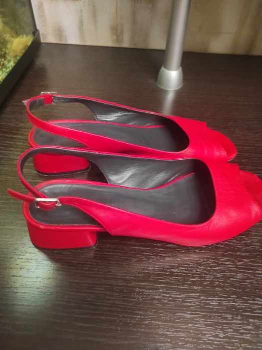 Продам босоножки б/у