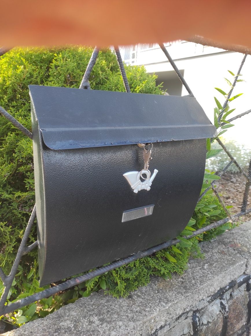 Solidna metalowa skrzynka na listy
