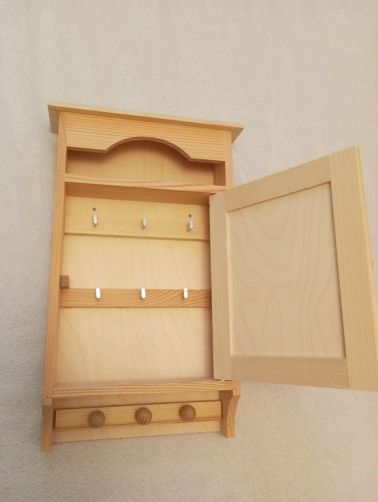 Szafka na klucze, nowa, wykonana z surowego drewna