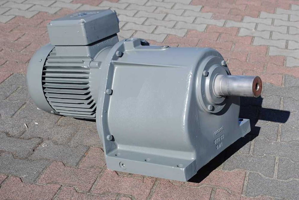 Motoreduktor dwubiegowy 7/14kw. 29/57obr./min. BAUER