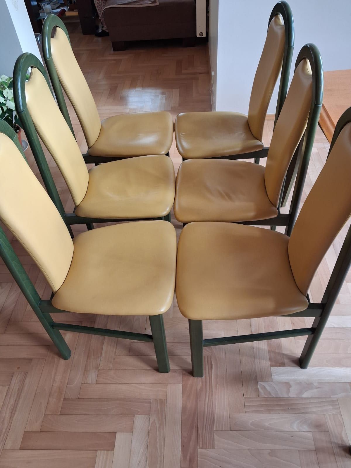 Stół drewniany rozkladany i 6 krzeseł Marki Kler