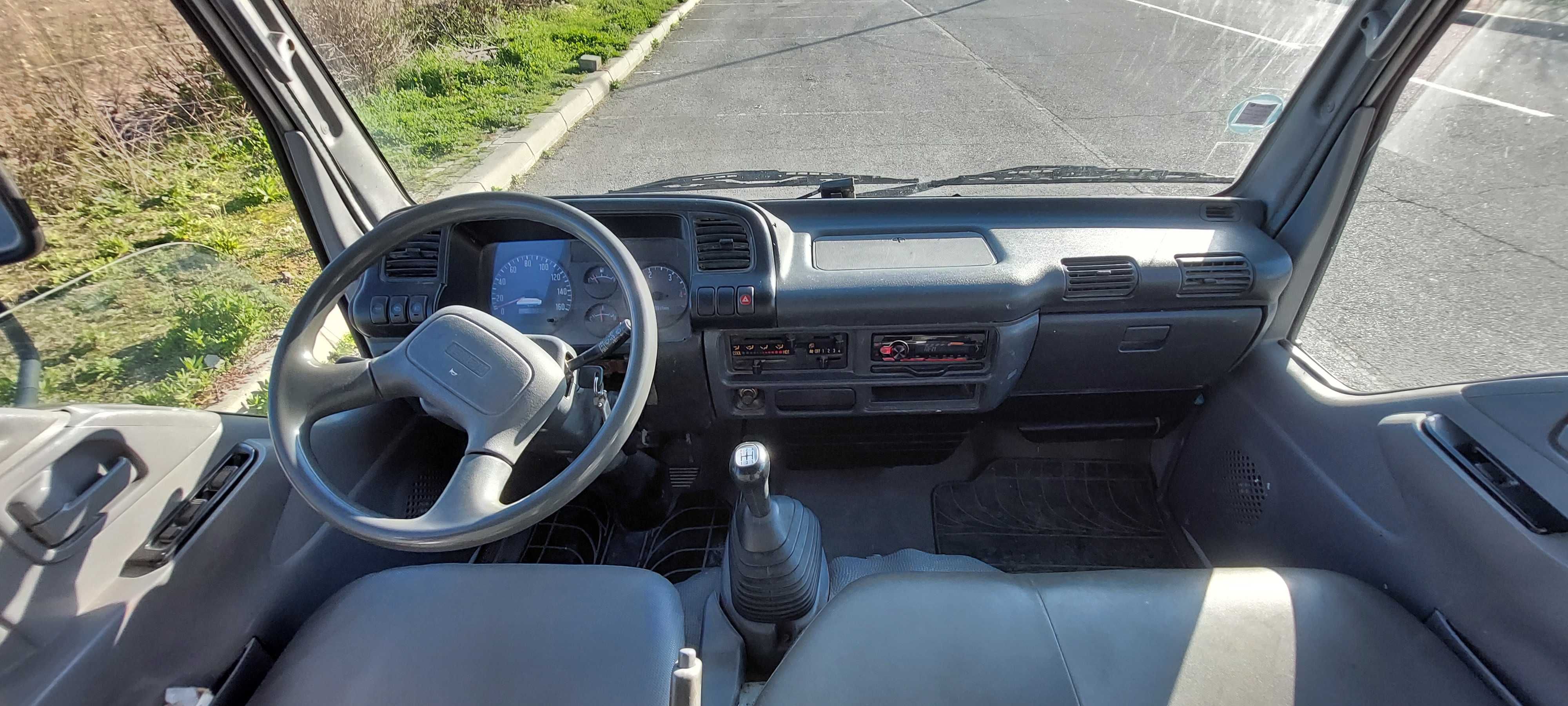 ISUZU NKR 3.0 turbo de 9 lugares