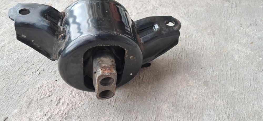 Подушка двигуна ліва 21832-1R000 hyundai