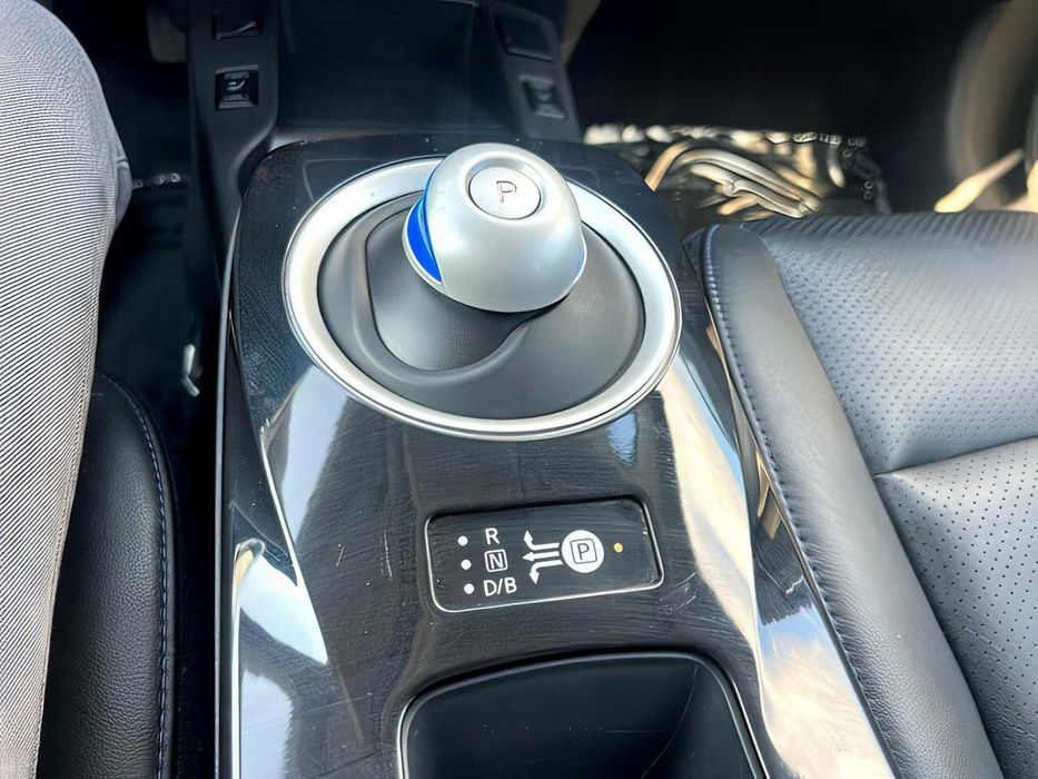 Nissan LEAF      2017