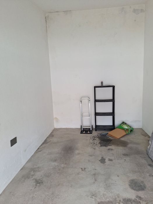 Alugo garagem em vendas novas