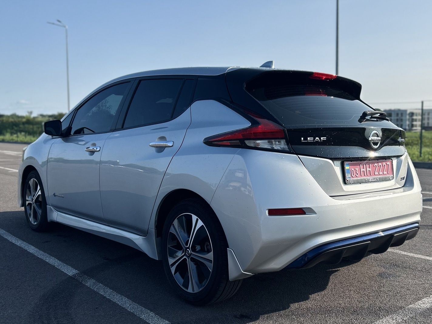 Nissan leaf ze1 2019
