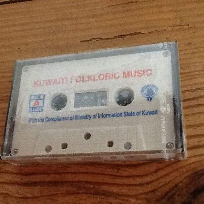 Cassete musica folclórica típica do Kuwait nova e leque Expo98 novo