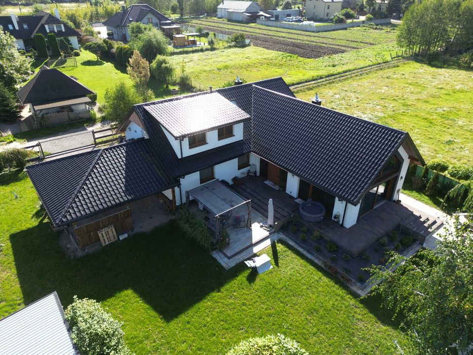 Dom jednorodzinny 180m2 z działką 2500m2 blisko centrum